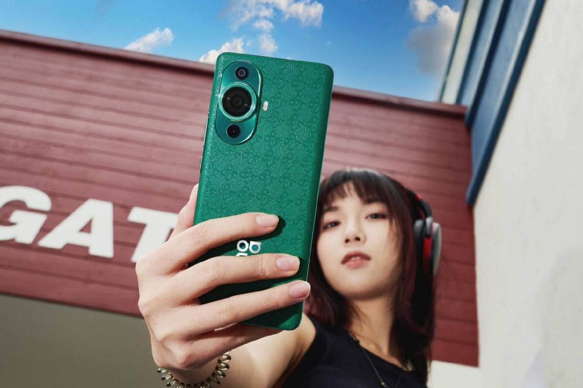 华为女性手机nova:华为nova11系列：清爽绿色，给夏日增添一抹精彩！
